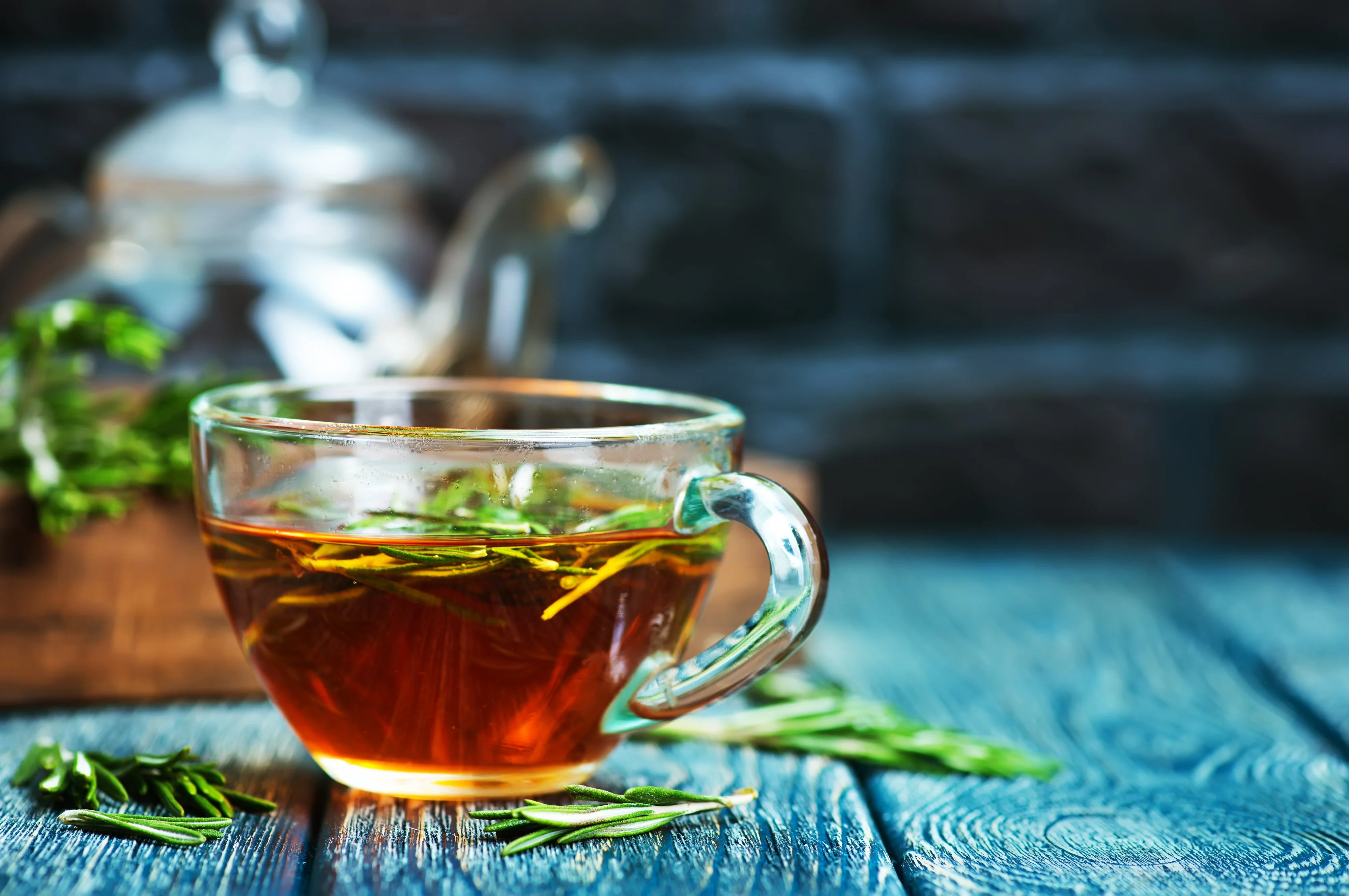 rosemary-tea-PWS8YB4-1
